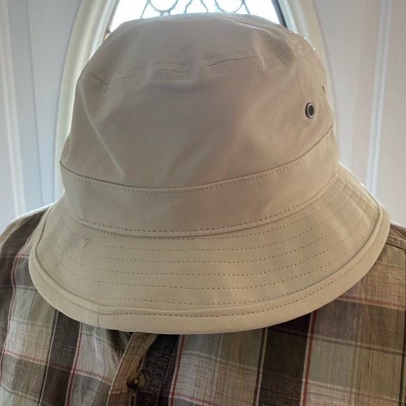 Vineyard Vines Beige and Navy OTG Bucket Hat Size M/L NWT - Picture 6 of 7